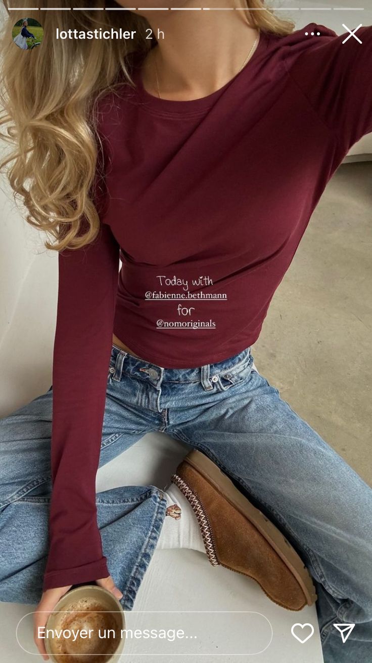 Burgundy Sweatpants Outfit, Maroon Top Outfit, Maroon Outfit Ideas, Maroon Shirt Outfit, Burgundy Top Outfit, Maroon Outfits, Long Sleeve Top Outfit, Maroon Outfit, Maroon Top