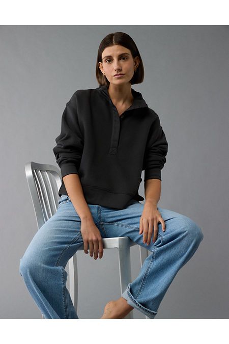 Fleece/Button-up Henley neckline/Long sleeves Relaxed Fit Collared Sweatshirt, Collared Sweatshirt For Fall With Relaxed Fit, Winter Collared Sweatshirt With Relaxed Fit, Casual Collared Sweatshirt For Fall, Casual Collared Fall Sweatshirt, Casual Buttoned Sweatshirt For Fall, Casual Sweatshirt With Buttons For Fall, Casual Collared Sweatshirt With Relaxed Fit, Casual Winter Sweatshirt With Button Closure