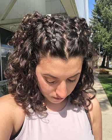 Short Curly Hair Sports Hairstyles, Fun Easy Hairstyles For Curly Hair, Cute 2c Hairstyles, Half Updo Short Curly Hair, Easy Updo For Short Curly Hair, Concert Hairstyles For Curly Hair, Short Curly Updo Hairstyles Natural Curls, Short Curly Styles Natural Curls, Cool Medium Length Hairstyles