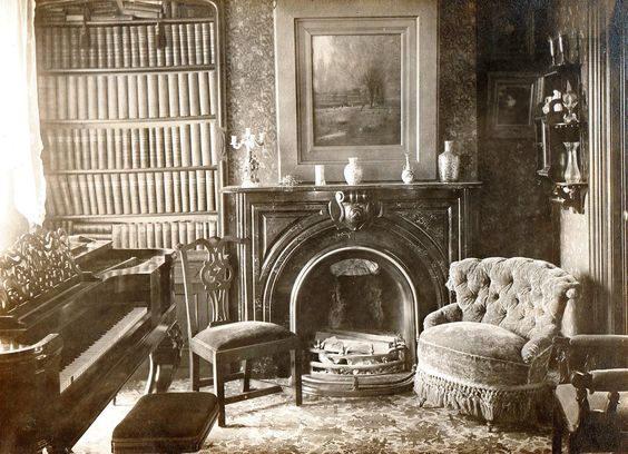 an old photo of a living room with furniture