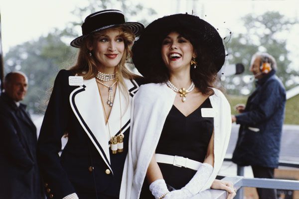 Jerry Hall and Marie Helvin at Ascot in 1982 Marie Helvin, Ascot Outfits, Vintage Fashion 80s, 80s Trends, 1980s Fashion Trends, Vintage Outfits Men, Jerry Hall, 80s Fashion Trends, Vintage Outfits 90s