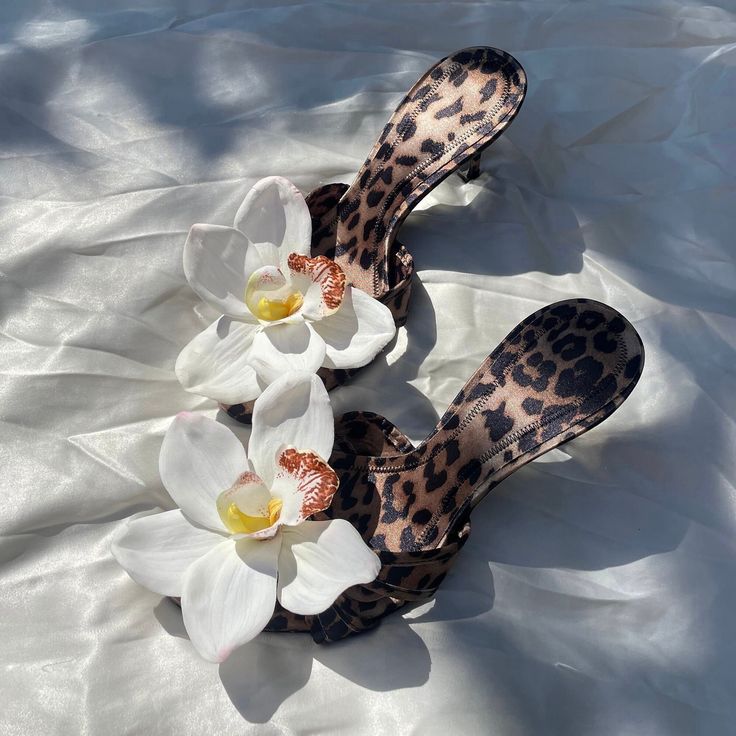 Nala Leopard print 🐆white Cymbidium orchid flower sandal heels 🌺🌴 Comes with  necklace & Gift Box 💝 The heel is - 2.8 inches 💃🏽 Free Shipping ✈️💌 Available shoe size is EU 35 - 43 👠 Delivery time information: Please allow up to 14 days for your item to be made and posted 💌 Open toe classy handmade flower heel sandals with small heel wear to weddings, holidays, girls night out, holiday trips and all time summer fun ️👠☀️💃🏽 Cymbidium Orchid, Flower Heels, Necklace Gift Box, Flower Sandals, Cymbidium Orchids, Womens Pumps, Rose Shop, Sandal Heels, Girly Shoes