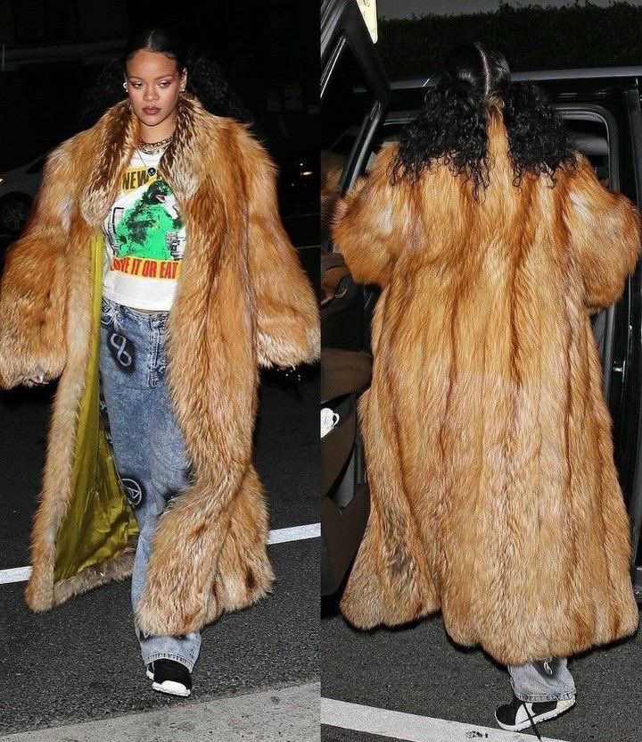 Rihanna Fur Coat Outfit, Long Fur Coat Outfit, Rihanna Casual, Fur Coat Outfit Casual, Fur Coat Street Style, Fur Coat Outfits, Faux Fur Coats Outfit, Inverted Triangle Outfits, Rihanna Street Style