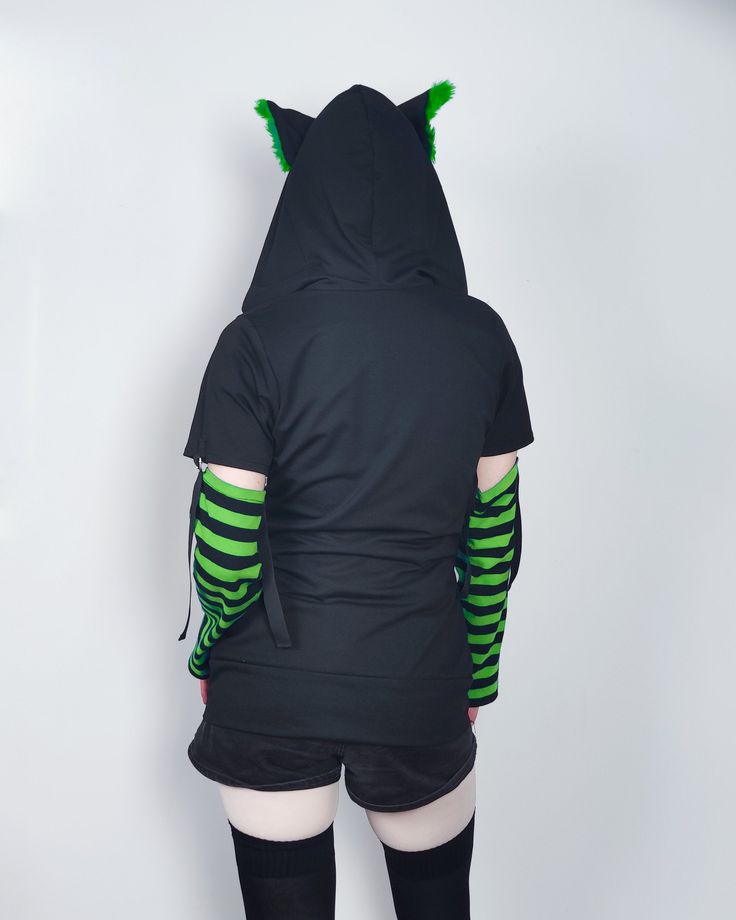 "𝘾𝘼𝙏 𝙀𝘼𝙍𝙎 𝙃𝙊𝙊𝘿𝙄𝙀 - 𝙂𝙍𝙀𝙀𝙉 - 𝙈𝘼𝙇𝙀 / 𝙁𝙀𝙈𝘼𝙇𝙀 𝘾𝙐𝙏 Black cat hoodie with ears. This cat ear hoodie has green fur inside the standing cat ears. 𝗪𝗛𝗔𝗧 𝗪𝗜𝗟𝗟 𝗜 𝗥𝗘𝗖𝗘𝗜𝗩𝗘？ ♥ Zip up hoodie ♥ Hood with cat ears (fur inside) ♥ Detachable sleeves (easy to apply!) ♥ Sleeves with thumbholes ♥ Big pockets to hold your stuff :D 𝗙𝗔𝗕𝗥𝗜𝗖: Cotton sweatshirt, faux fur for the ears 𝗦𝗜𝗭𝗘: Male or female cut. Size chart you will find it on the last photo! For custom si Casual Green Hoodie With Detachable Hood, Green Hoodie With Detachable Hood And Long Sleeves, Green Casual Hoodie With Detachable Hood, Alternative Style Hoodie Top For Alternative Fashion, Casual Fitted Hoodie For Halloween, Fitted Green Winter Hoodie, Green Tops With Adjustable Hood For Streetwear, Hooded Tops For Winter Alternative Fashion, Fitted Casual Hoodie For Halloween