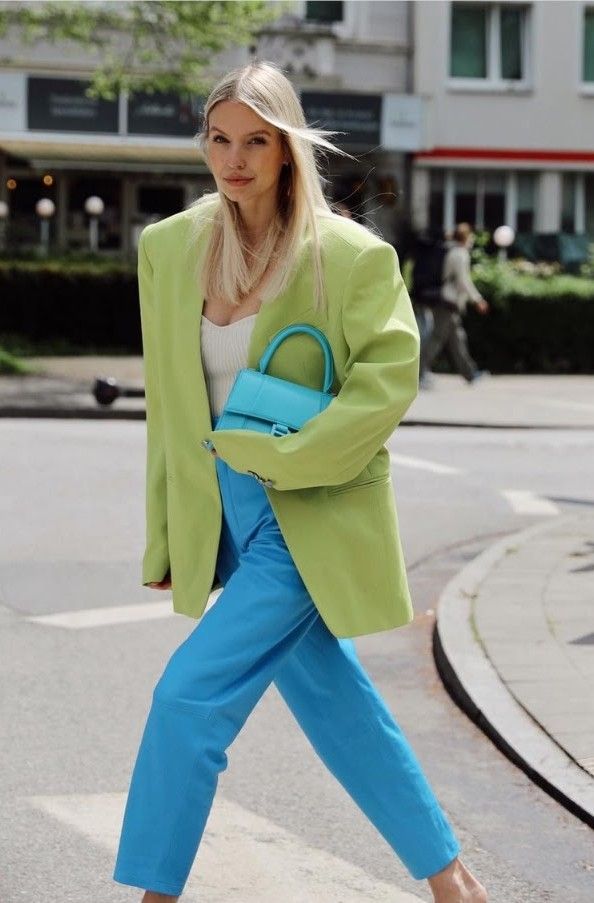 Green And Blue Outfit, Blue And Green Outfit, Lime Outfit, Lime Green Outfits, Leonie Hanne, Color Combos Outfit, Color Blocking Outfits, Green Blazer, Looks Street Style