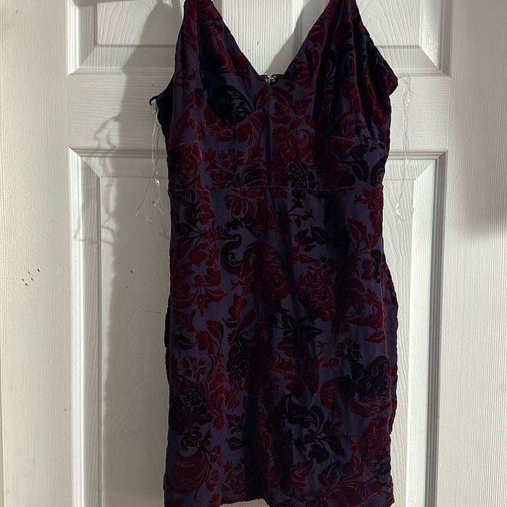 Red And Purple Velvet Dress Size Xl Never Worn Bought For A Homecoming And Never Wore It Clean And Great Condition Spent $55 With Shipping And Everything So Message Me With Any Questions Black Dress Velvet, Purple Velvet Dress, Dresses Lulus, Fashion Diary, Red And Purple, Black Velvet Dress, Purple Velvet, Lulu Dresses, Floral Mini Dress