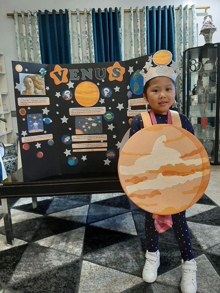 Jupiter Costume Planet, Planet Costume Diy, Venus Planet Project, Solar System Costume Kids, Planet Costume For Kids, Planets Costume, Saturn Costume, Jupiter Costume, Planet Costume