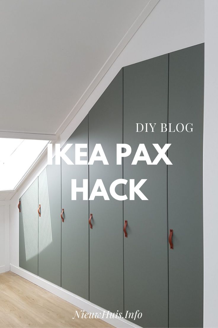 Een kastenwand in groene kleur onder een schuin dak. De kasten zijn van Ikea. Ikea Loft, Ikea Closet Hack, Pax Hack, Loft Conversion Bedroom, Ikea Pax Hack, Attic Wardrobe, Mudroom Remodel, Kids Bedroom Inspiration, Loft Room