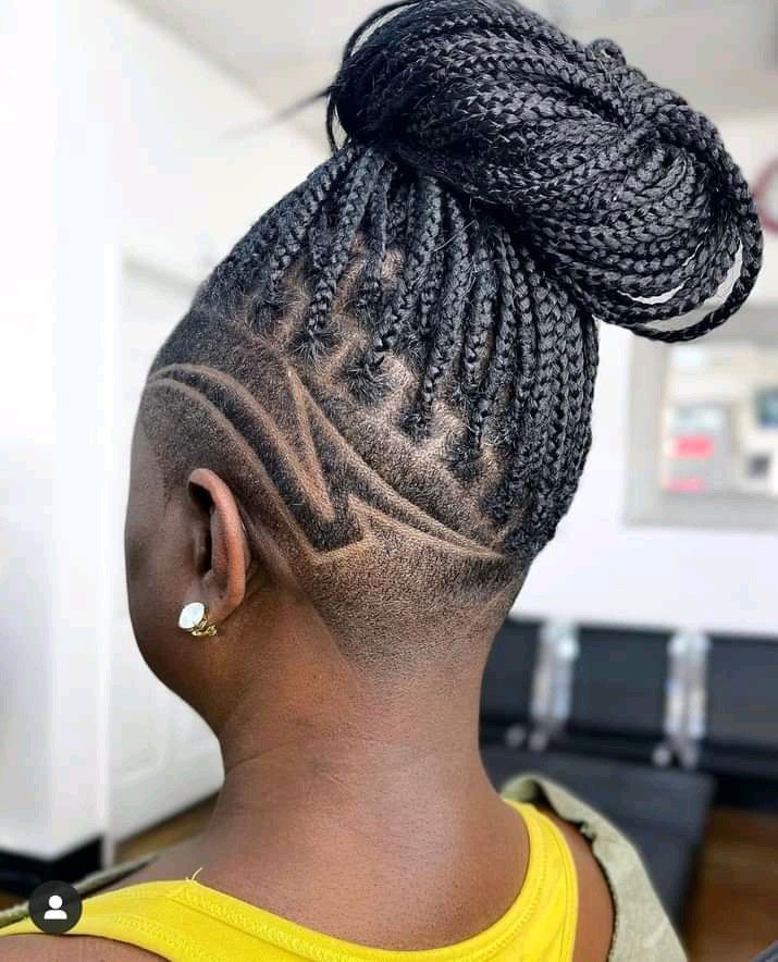 Mohawk Box Braids, Updos With Braids, Box Braids Ideas, Braids Weave, Protective Style Braids, Faux Dreads, Braids With Shaved Sides, Braids Ideas, Styles Braids