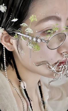 Fashion Eye Glasses, Magical Jewelry, Gentle Monster, Stylish Glasses, Interesting Faces, Jewelry Inspo, Dream Clothes, Glasses Accessories, Eye Glasses