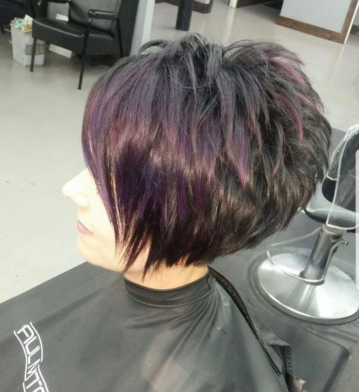 Κούρεμα Bob, Bob Pixie, Stacked Bob Haircut, Layered Bobs, Choppy Hair, Hair Bob, Short Hair Color, Short Hair Haircuts, Short Hair With Layers