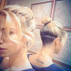 Blonde nape undercut Undercut Hair Designs, Undercut Hairstyles Women, Undercut Long Hair, Half Shaved Hair, Shaved Undercut, Shaved Nape, Penteado Cabelo Curto, Undercut Hairstyles, Shaved Hair