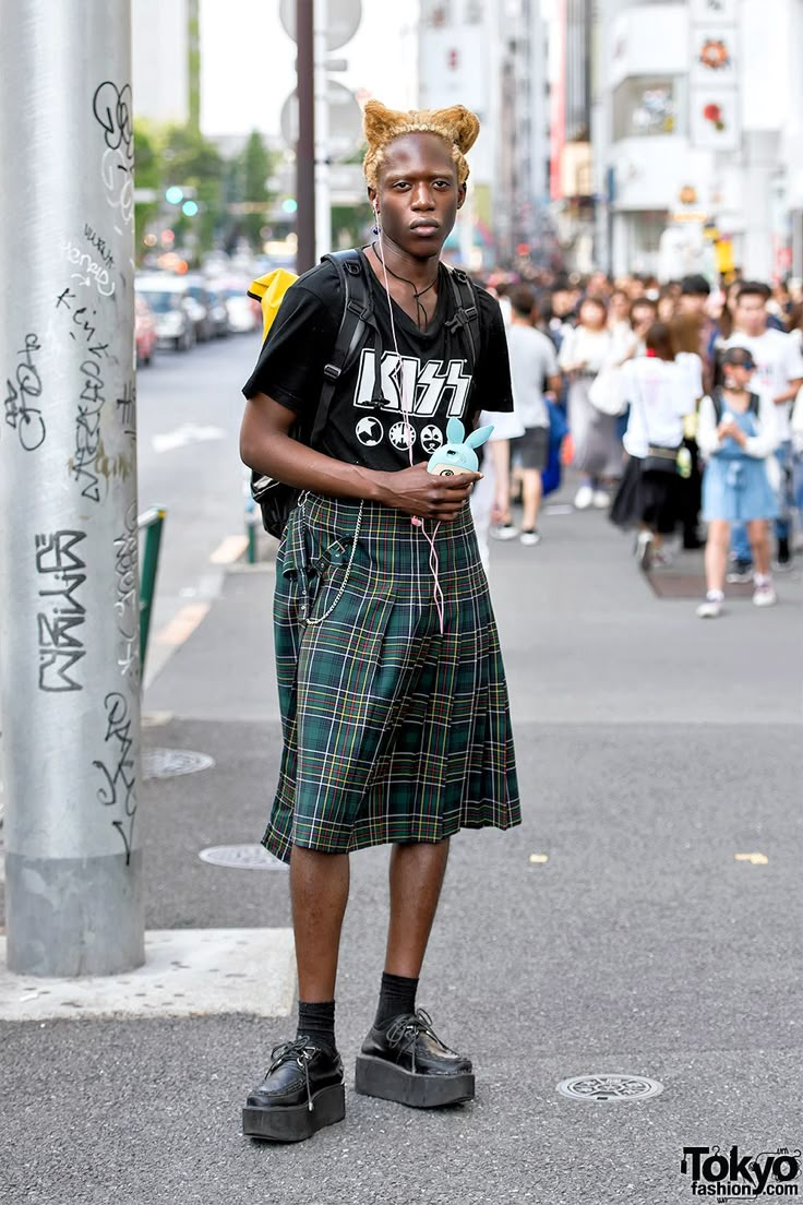 Zelig, Paris based fashion model | 11 June 2017 | #Fashion #Harajuku (原宿) #Shibuya (渋谷) #Tokyo (東京) Tokyo Fashion Men, Male Fashion Model, Boys In Skirts, Guys In Skirts, Model Tips, Gender Fluid Fashion, Vintage Kiss, Queer Fashion, Androgynous Fashion