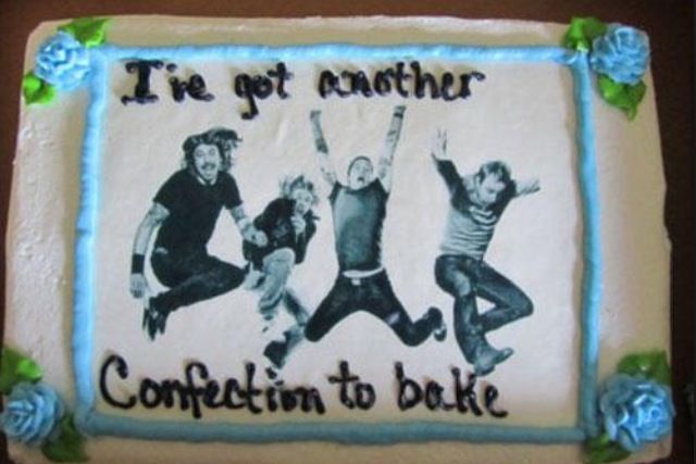 a cake decorated with the words,'the pet teacher connection to bake '