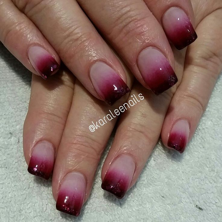 Hombre Burgundy Nails, Burgundy And Pink Ombre Nails, Red Tip Ombre Nails, Maroon Ombré Nails, Dipped Nails Ideas Winter Ombre, Maroon Ombre Nails Burgundy, Burgundy Ombré Nails, Burgundy Ombre Nails Acrylic, Pink And Maroon Nails