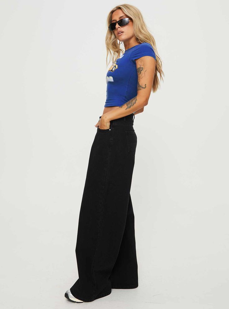 Wide leg jeans, relaxed fit Mid rise fit, belt looped waist, button and zip fastening, four pocket design Non-stretch, unlined 100% cotton Cold gentle machine wash Denim Belt, Fleece Dress, Sweatshirt Set, Outerwear Outfit, Loungewear Sets, Knit Sweatshirt, Casual Tank Tops, Curve Dresses, Tops Fall