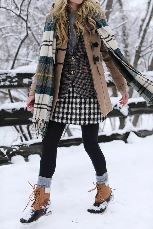 Duck Boot Outfit Ideas, Duck Boot Outfit, Duck Boots Outfit, Duck Boats, Look Winter, Winter Skirt Outfit, Rock Outfit, Snow Outfit, Boating Outfit