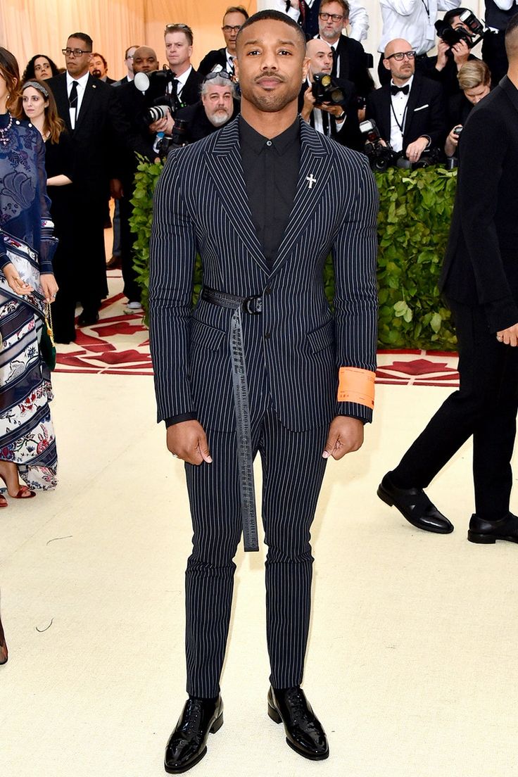 The Must-See Looks from the Met Gala Red Carpet | Vanity Fair Michael Bakari Jordan, Dark Fairycore Outfits, 1950s Jacket Mens, Cargo Jacket Mens, Gala Outfits, Party Outfit Men, Green Cargo Jacket, Met Gala Outfits, Gala Outfit