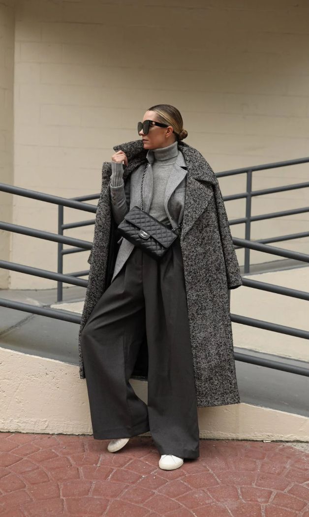 Herringbone Coat Outfit, Turtleneck Under, Asos Sweater, Wide Leg Pants Outfit, Herringbone Coat, Look Office, Fashion Magazines, Fashion Sites, Grey Outfit