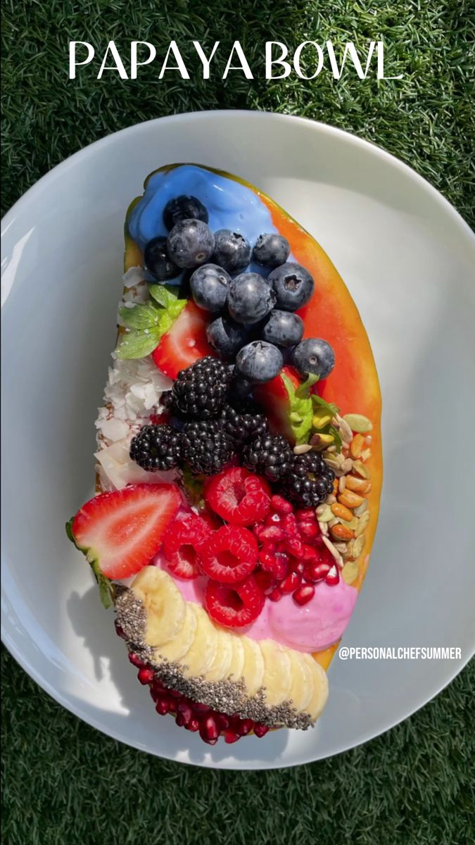 This bowl was so fresh and filling and I didn’t feel heavy after eating it. Great for if you want impress guests! Papaya Bowl, Tropical Breakfast, Healthy Breakfast Idea, Scoop Top, Tropical Food, Drink Recipe Book, Healthy Food Dishes, Breakfast Idea, Healthy Food Motivation