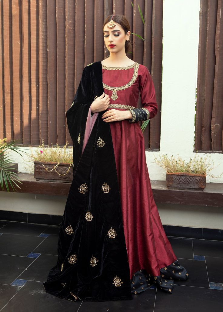 Burgundy and black korean rawsilk Pashwas handworked with resham, tilla, dabka, zardozi (front and back) Add on black velvet handworked shawl to complete the look with matching plain skinny pants. Red Velvet Dupatta Suits, Luxury Burgundy Dupatta Set, Black Velvet Festive Dupatta, Maroon Velvet Saree, Maroon Velvet Dupatta, Black Korean, Astoria Ny, Raw Silk, Black Velvet