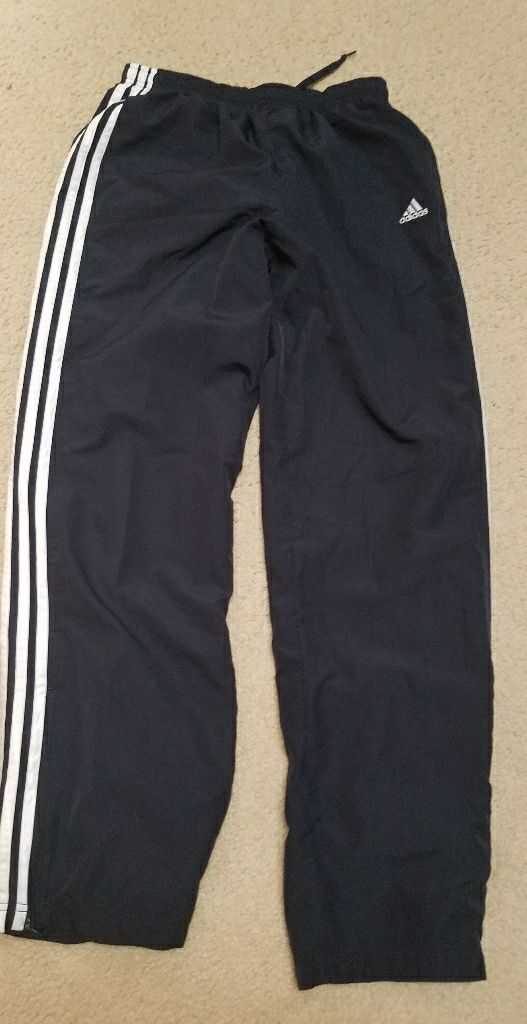 Never Worn With Lining On The Inside Good For The Cold Weather. I Am 5'10 If That Helps. Sweatpants Adidas, Sweatpants Baggy, Adidas Sweats, Pants Adidas, Jogger Pants Casual, Adidas Joggers, Sweatpants Outfit, Concept Clothing, Adidas Sweatpants