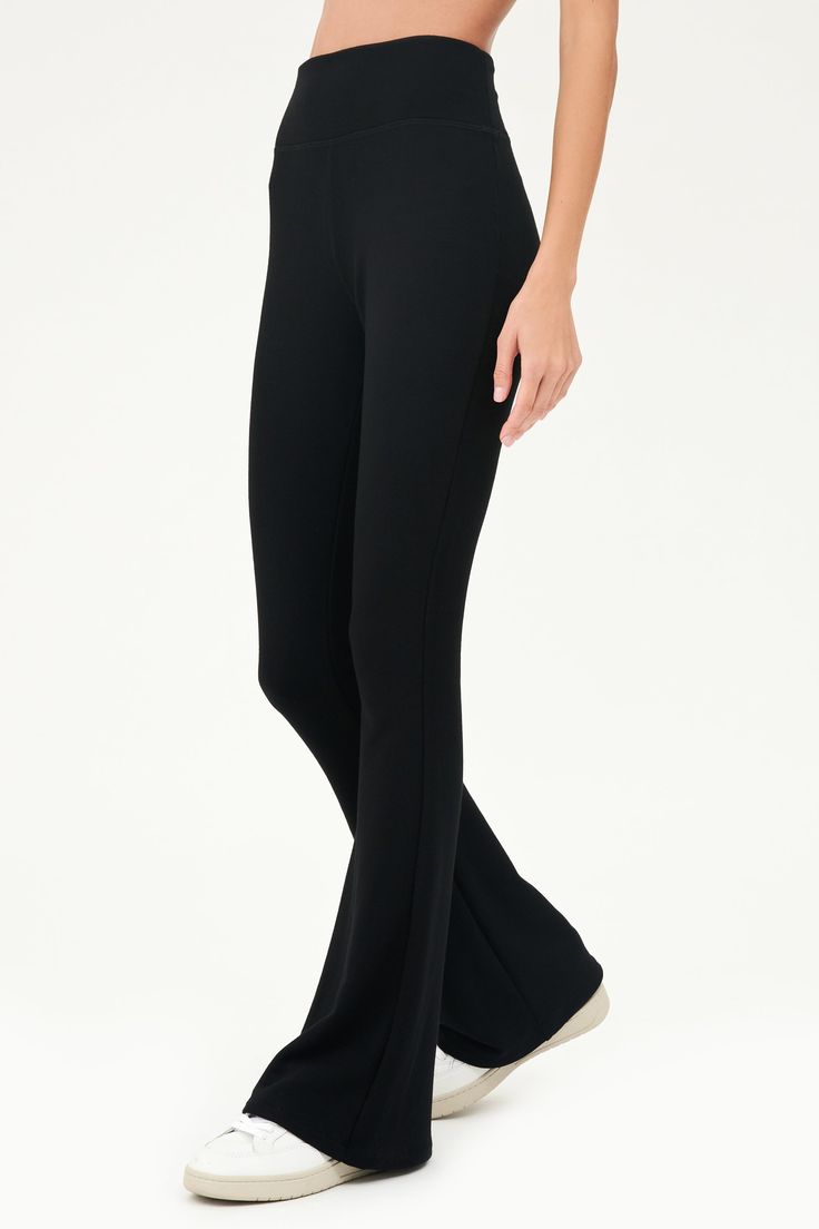 A cozy fleece version of our wildly popular Raquel Flare legging. This Flared pant in ultra luxe fleece is the very definition of \"comfy casual chic.\" BEST FOR: Warm-ups, cool downs and cool weather workouts Model is 5’10\" and wears a size small. Dresses Fancy, Flare Legging, Rush Dresses, Athleisure Women, Maxi Dresses Casual, Midi Maxi Dress, Comfy Casual, Dress Romper, Fancy Dresses