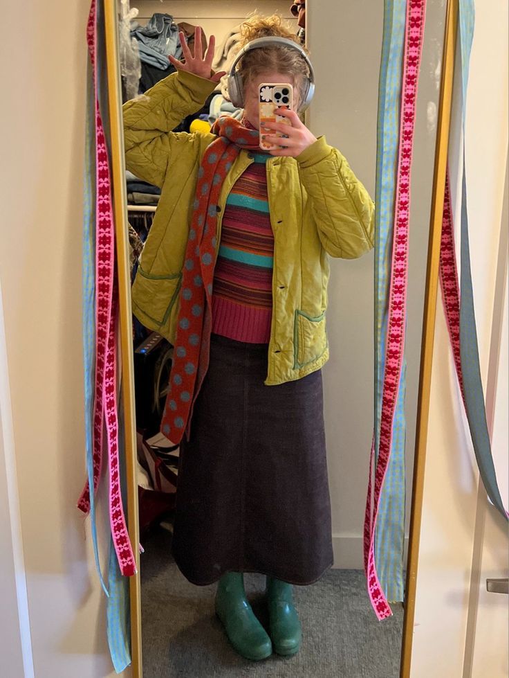 Winter Outfits Maximalist, Miss Frizzle Aesthetic, Funky Casual Outfits, Quirky Winter Outfits, Granny Aesthetic Outfits, Mrs Frizzle Outfits, Eclectic Grandma Fashion, Granny Core Outfits, Eccentric Grandma