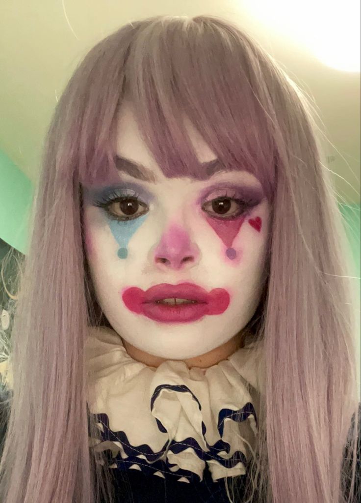 pink and blue clown makeup look face paint clowncore heart Blue Clown Makeup, Clown Costume Women, Cute Clown Makeup, Soft Makeup Looks, Face Paint Makeup, Cute Clown, Makeup Challenges, Makeup Tut, Creative Makeup Looks