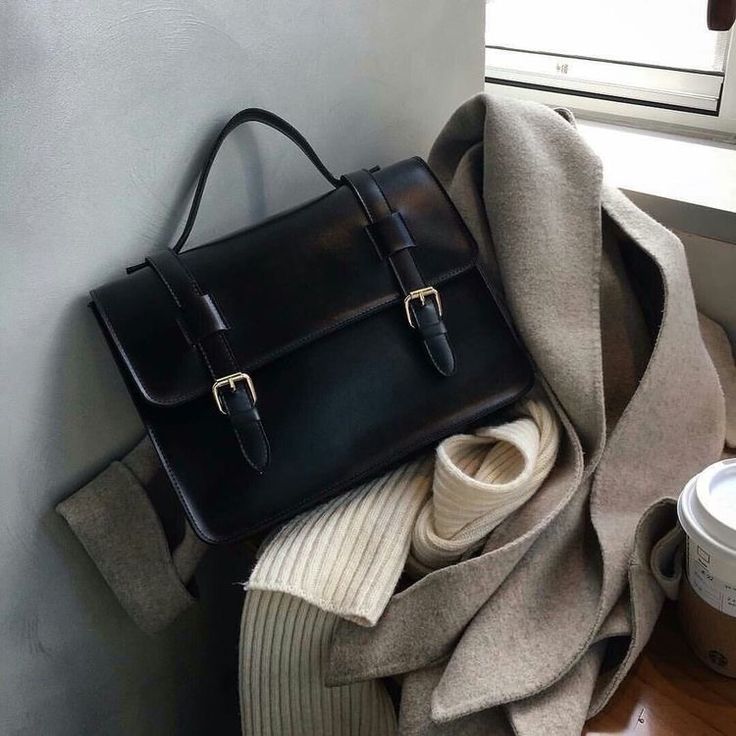 Marni Mann, Dark Academia Bag, Dark Academia Accessories, Lawyer Bag, The Intern, Women Lawyer, Girl With Headphones, Aesthetic Women, Winter Aesthetic