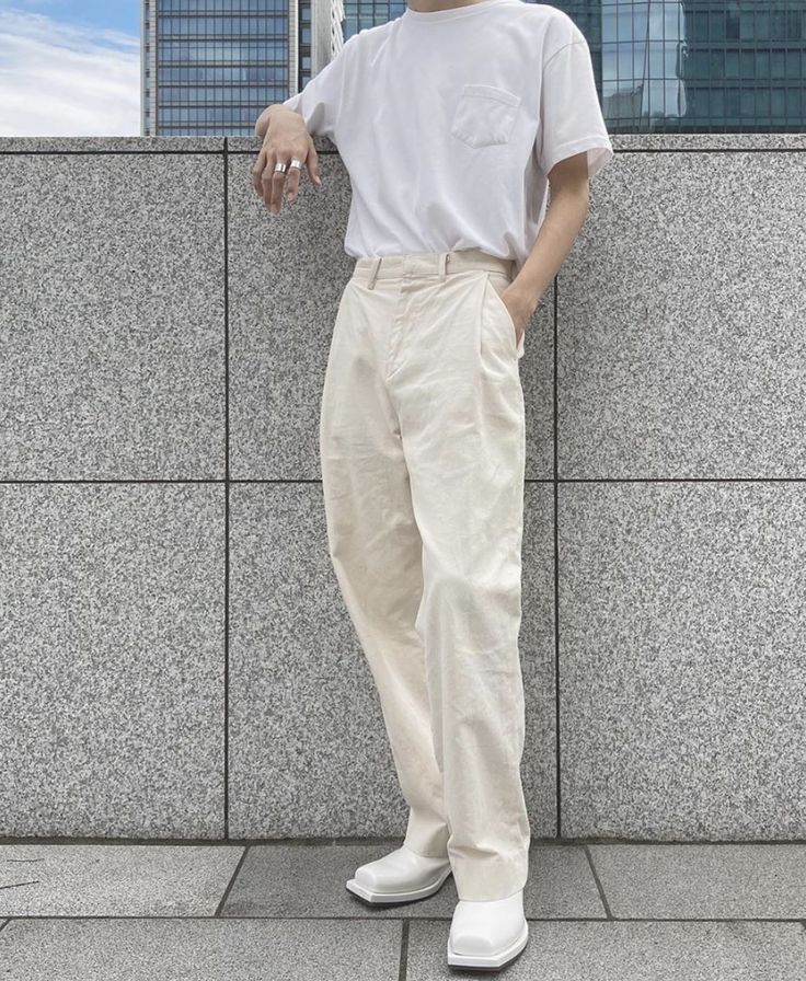 White Outfit Male Aesthetic, Aesthetic White Outfits Men, All White Male Outfit, Male White Outfit, Black And White Outfit Ideas Men, All White Outfit Men Casual, Outfit Kondangan Cowok, White Male Outfit, How To Style Cream Pants