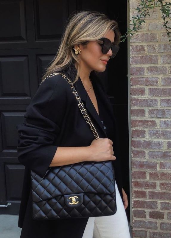 Styling Chanel Bag, Chanel Double Flap Bag Jumbo Outfit, Channel Double Flap Bag, Chanel Classic Flap Jumbo, Large Chanel Flap Bag, Chanel Double Flap Bag Outfit, Chanel Classic Flap Bag Outfit, Chanel Jumbo Outfit, Black Chanel Bag Outfit