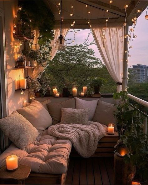 Cute Balcony Decor Ideas, Cozy Home Garden, Balkon Ideas Decor, Balcony Design Cozy, Porch Cozy Ideas, Aesthetic Patio Ideas, Couch For Bedroom Ideas, Cozy Porch Seating Ideas, Aesthetic Apartment Balcony