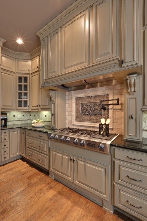 the kitchen is clean and ready to be used as an appliance for sale