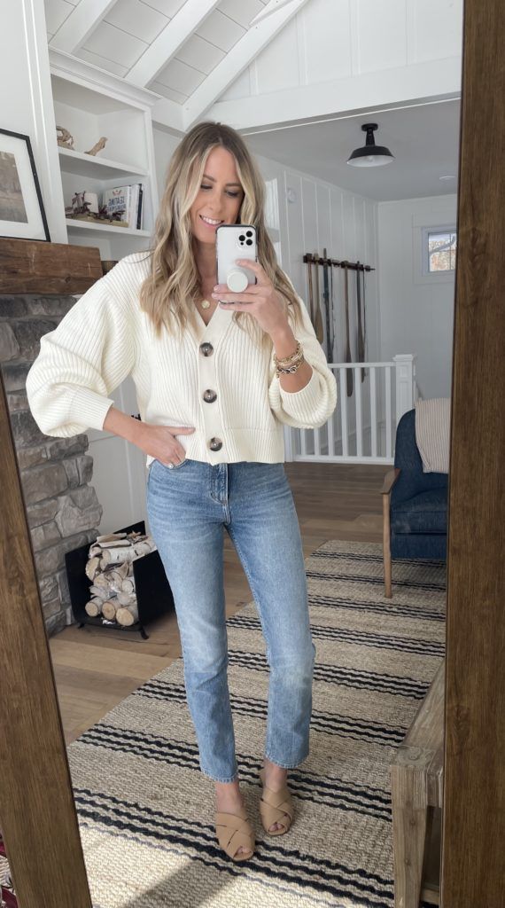 White Cardigan Sweater Outfit, Tucked In Cardigan Outfit, Jean And Cardigan Outfit, Outfit With White Cardigan, How To Style White Cardigan, White Straight Jeans Outfit, How To Style A White Cardigan, Cardigan White Outfit, White Cardigan Outfit Summer