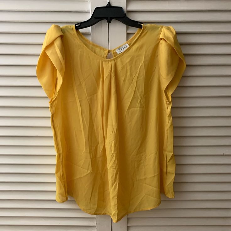 New Without Tags/Never Worn - Tulip Sleeve Blouse 3xl Yellow Fits Like 2xl **Has Small Hole On Front -Shown In Pic **Bundle 5 Items Marked 5/$25 And Send Offer For $25 Or Wait For Me To Send Offer.** Spring Stretch Blouse Plain, Spring Stretch Plain Blouse, Plain Yellow Top For Spring, Casual Stretch Yellow Blouse, Tulip Sleeve Blouse, Yellow Fits, Tulip Sleeve, Wait For Me, Tulips