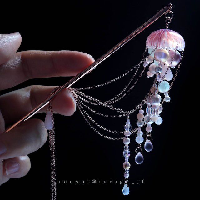 Jellyfish Hair, Jellyfish Necklace, Ethereal Jewelry, Pretty Jewelry Necklaces, Hand Work Embroidery, Fantasy Jewelry, Dress Jewelry, Jewelry Inspo, Pretty Jewellery