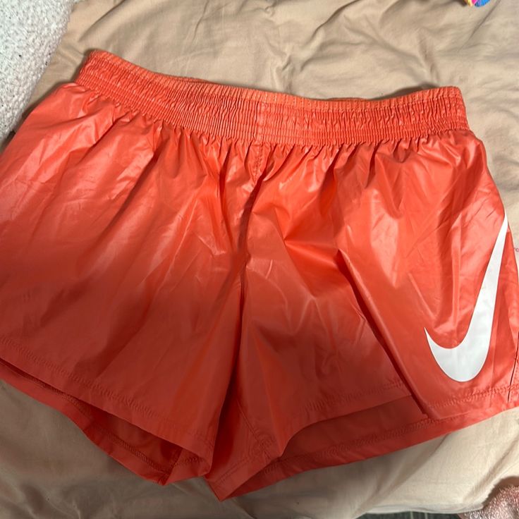 Brand New With Tags Nike Athletic Shorts For Summer, Nike Summer Athletic Shorts, Nike Beach Shorts With Elastic Waistband, Nike Shorts With Elastic Waistband For Beach, Nike Summer Shorts, Nike Bottoms For Beach And Summer, Nike Athletic Shorts For Beach In Spring, Nike Vacation Shorts, Nike Casual Vacation Bottoms