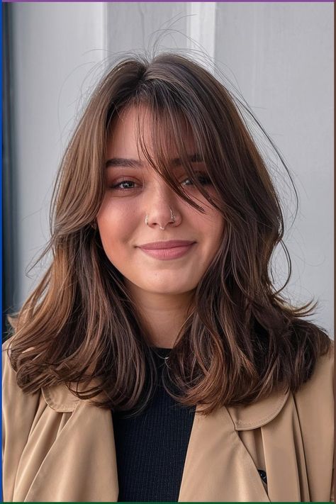 Layered Bob Hairstyles Round Faces, Medium Hair With Bangs Round Face, Lob For Round Face, Bangs With Medium Hair Round Face, French Bangs Medium Hair, Long Hair Round Face, Bob Haircut Round Face, Round Face Haircuts Medium, Medium Hair Round Face