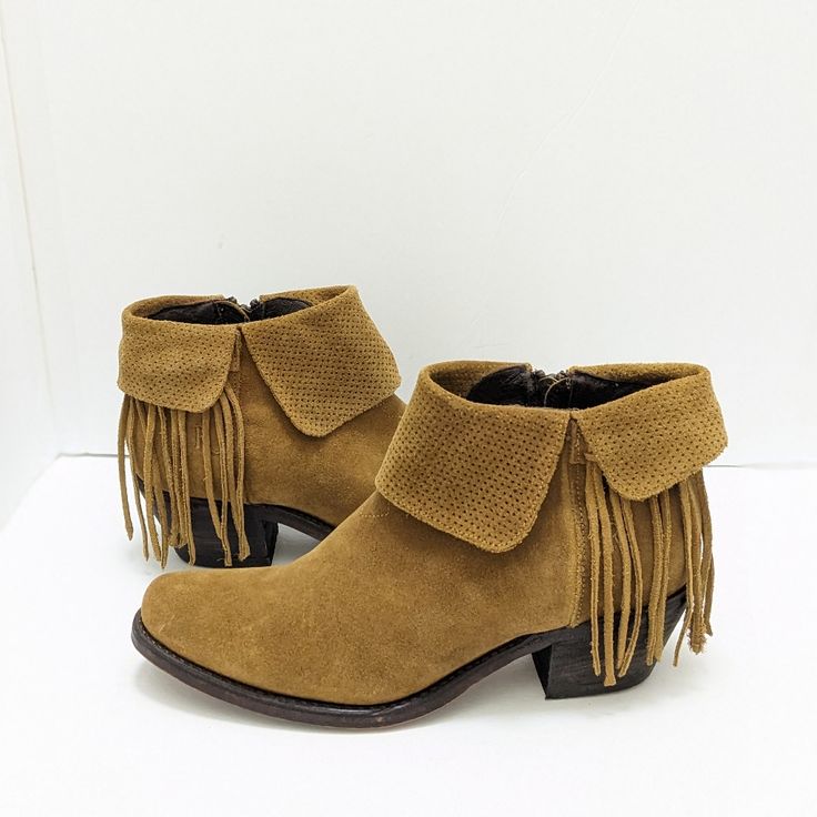 Justin Suede Fringe Ankle Boots Reba Collection - Oak Bootie Never Worn Condition Western Suede Booties For Fall, Western Suede Ankle Booties, Bohemian Suede Slip-on Boots, Leather Fringe Boots With Closed Toe, Suede Lace-up Ankle Boots With Textured Sole, Suede Ankle-high Evening Booties, Western Suede Ankle-high Moto Boots, Medium Width Ankle-high Booties With Suede Lining, Western Suede Ankle-high Booties