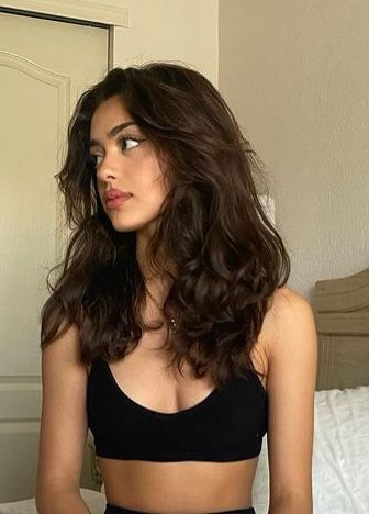 Layered Medium Hair Wavy, Haircut Inspo For Thick Hair, Wavy Layered Hair With Curtain Bangs, 2c Hair With Layers, Armpit Length Hair With Layers Wavy, Cute Hair Cuts For Girls Wavy, 2b Haircuts Medium Layered, Long Layers Medium Length Hair Curly, V Haircut Curly Hair