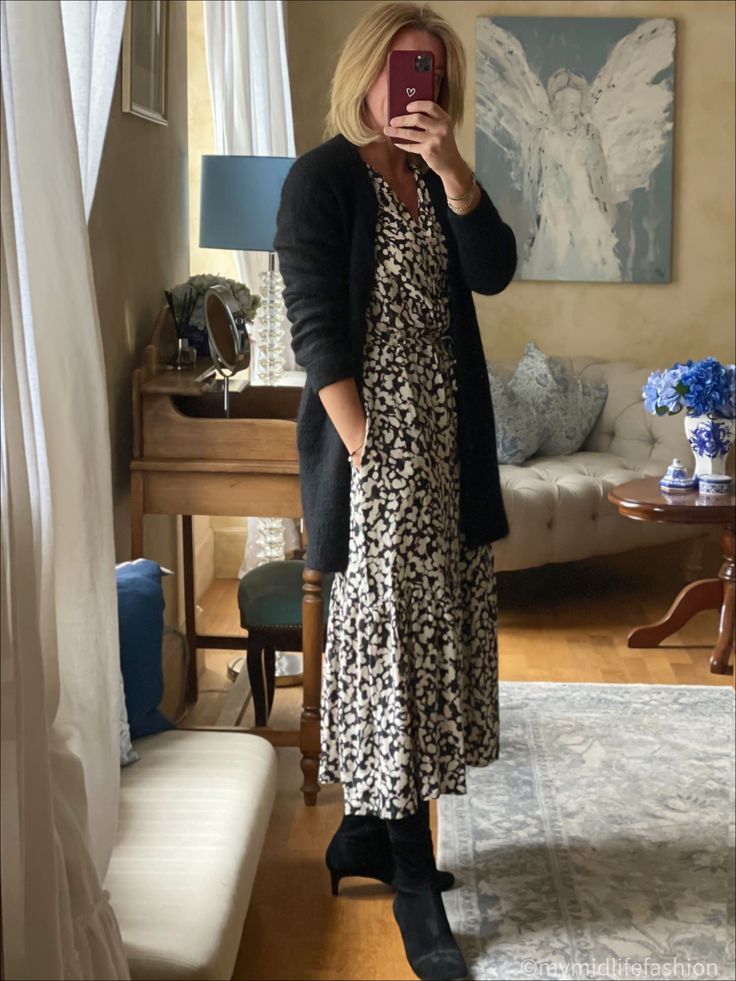 How to style a monochrome animal print maxi dress with an oversized long length cardigan & heeled ankle boots . . . #ootd #wiw #lotd #over40 #over40fashion #fashion #midlifestyle #over40style #midlife #whattowear #howtostyle #style #stylingtips #winterstyle #looksforwinter #winterfashion #whattowearinwinter #winterlooks #winterstylingtips #ideasonwhattowearinwinter Midi Dress With Cardigan, Maxi Dress With Kimono, Boots Ootd, Midlife Fashion, Animal Print Maxi Dresses, Outfit Formulas, Ankle Length Dress, Kimono Cardigan, Style Cardigan