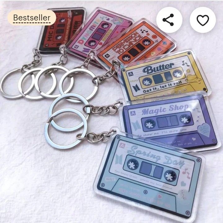 a bunch of key chains that are shaped like cassette tapes