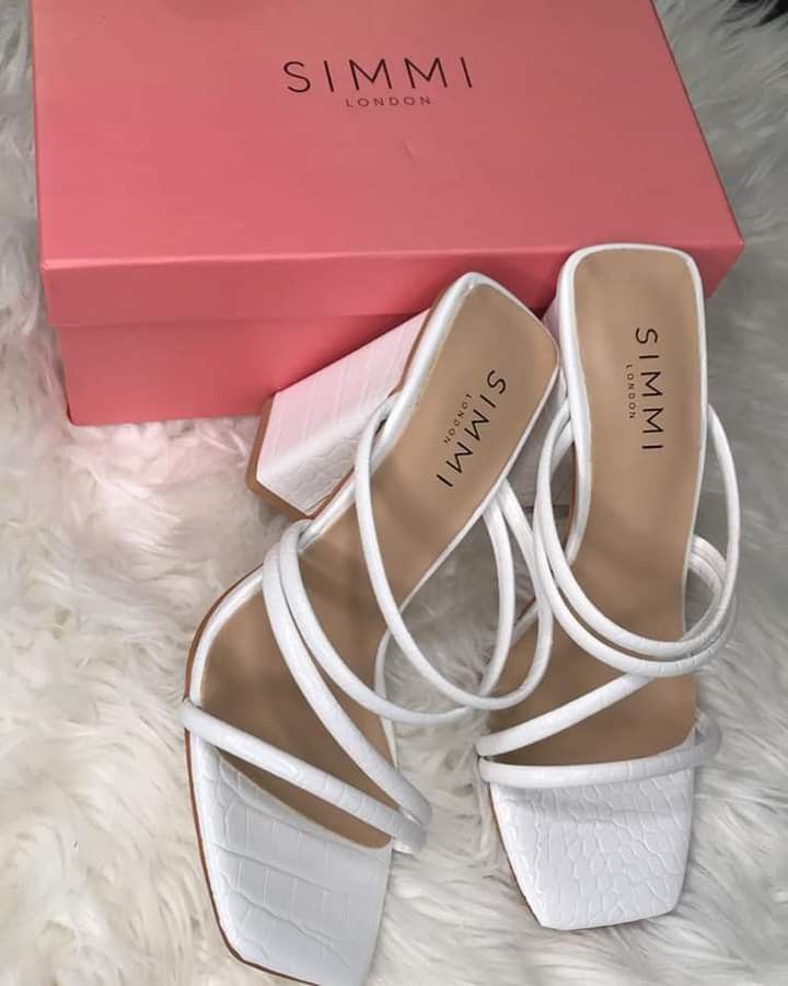 White Heels Aesthetic, Summer Shoes 2023, Elegant Shoes Heels, Comfy Heels, Heels Aesthetic, Trendy Heels, Pretty Sandals, Fashion Shoes Heels, Cute Shoes Heels