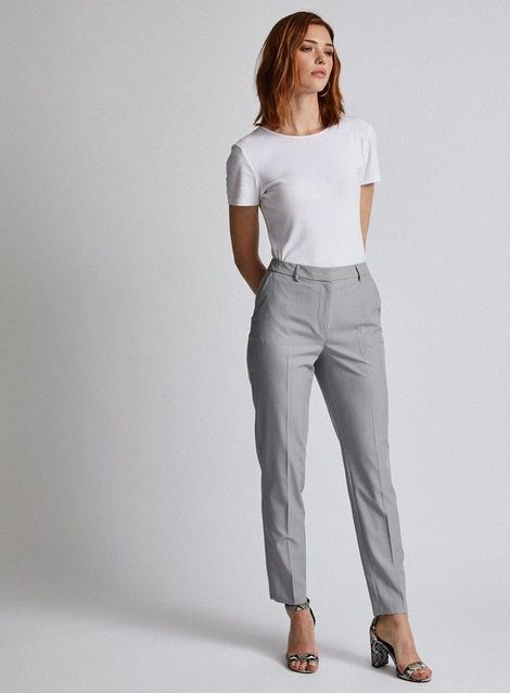 Light Grey Slacks Outfit Women, Grey Formal Pants Women, Light Grey Dress Pants Outfit Women, Gray Chinos Outfit Women, Grey Formal Pants Outfit Woman, Grey Trousers Outfit Women Casual, Womens Slacks Outfits, Ankle Trousers Outfit, Light Grey Pants Outfit Work