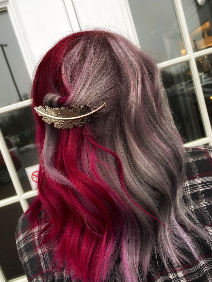 Two toned, split dye, red and gray hair Split Dye, Split Dyed Hair, Hair Dye Ideas, Creative Hair Color, Cute Hair Colors, Appetizer Ideas, Dyed Hair Inspiration, Split Hair, Bowl Food