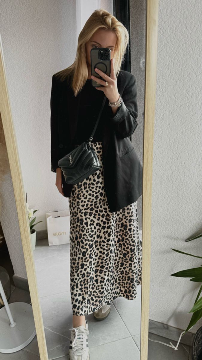 #ootd #ootdleopard Animal Print Skirt Outfit, Leopard Print Skirt Outfit, Leopard Skirt Outfit, Printed Skirt Outfit, Corset Fashion Outfits, Casual Work Outfits Women, Blazer Outfits For Women, Leopard Print Skirt, Italy Outfits