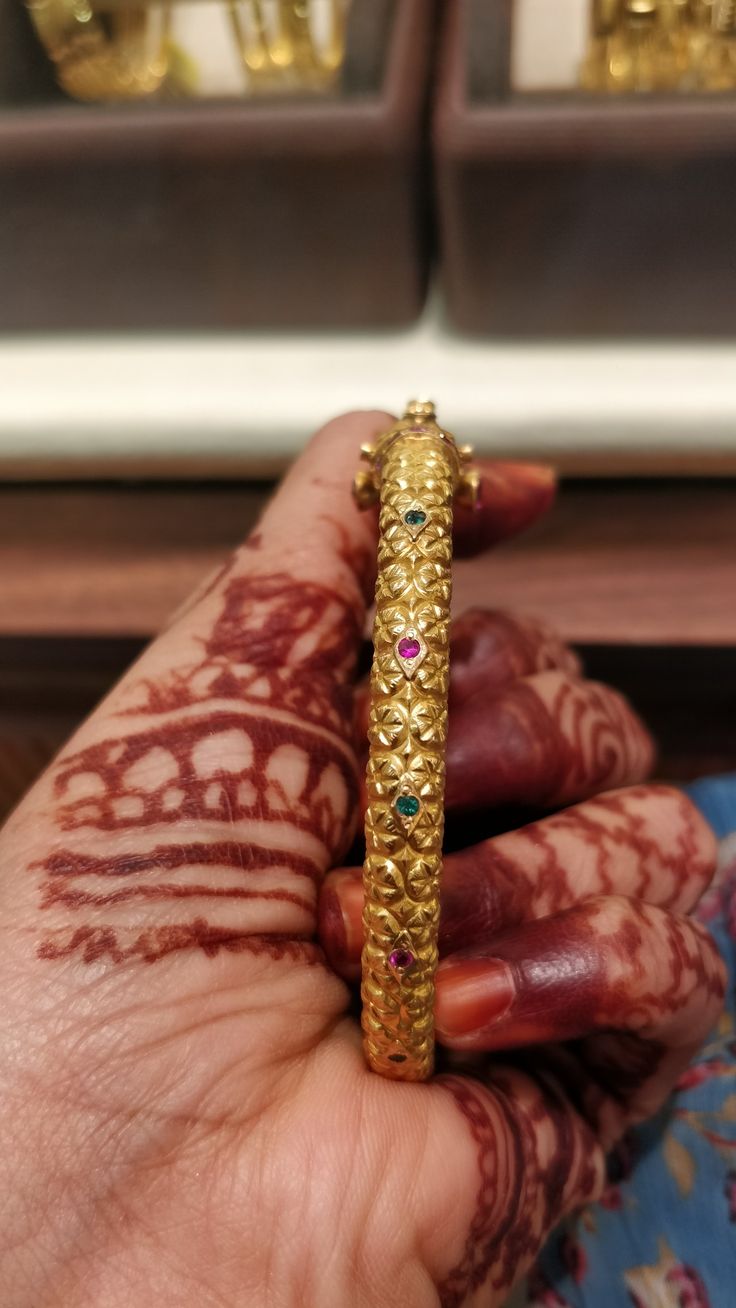 Kankanaalu Designs, Bangels Models Gold, Gold Bengal, Pearl Bangles Gold, Fashion Jewelry Necklaces Gold, Kids Gold Jewelry, Jewelry Bangles, Gold Jewels Design, Antique Necklaces Design