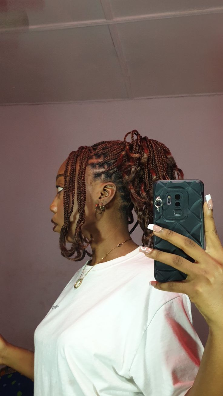 Short Braids With Curly Tips, Short Feather Braids, Y2k Braid Hairstyle, Big Layered Braids, Y2k Layered Braids, Short Braids Hairstyles With Curls, Short Brown Box Braids, Layers Braids For Black Hair, Short Brown Braids For Black Women