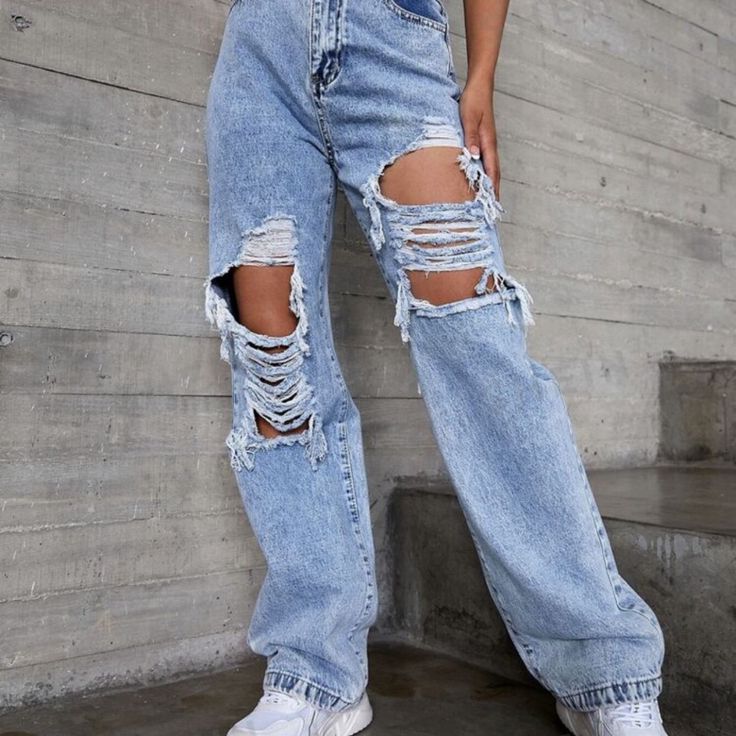 High Wastes. Brand New Baggy Ripped Jeans, Cute Ripped Jeans, Denim Style Casual, Ripped Jeans Women, Diy Clothes Life Hacks, Cute Pants, Cute Preppy Outfits, Cute Jeans, Cute Everyday Outfits